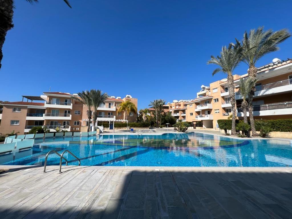 Casa Del Sol Townhouse In Iris Village 파포스 외부 사진