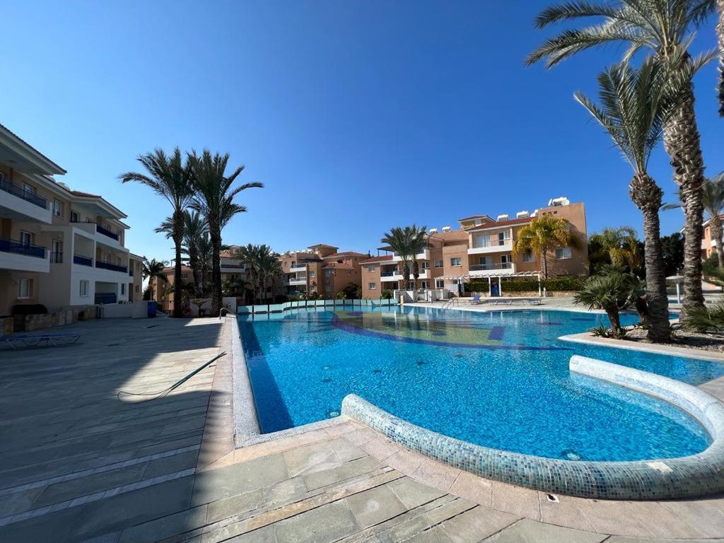 Casa Del Sol Townhouse In Iris Village 파포스 외부 사진