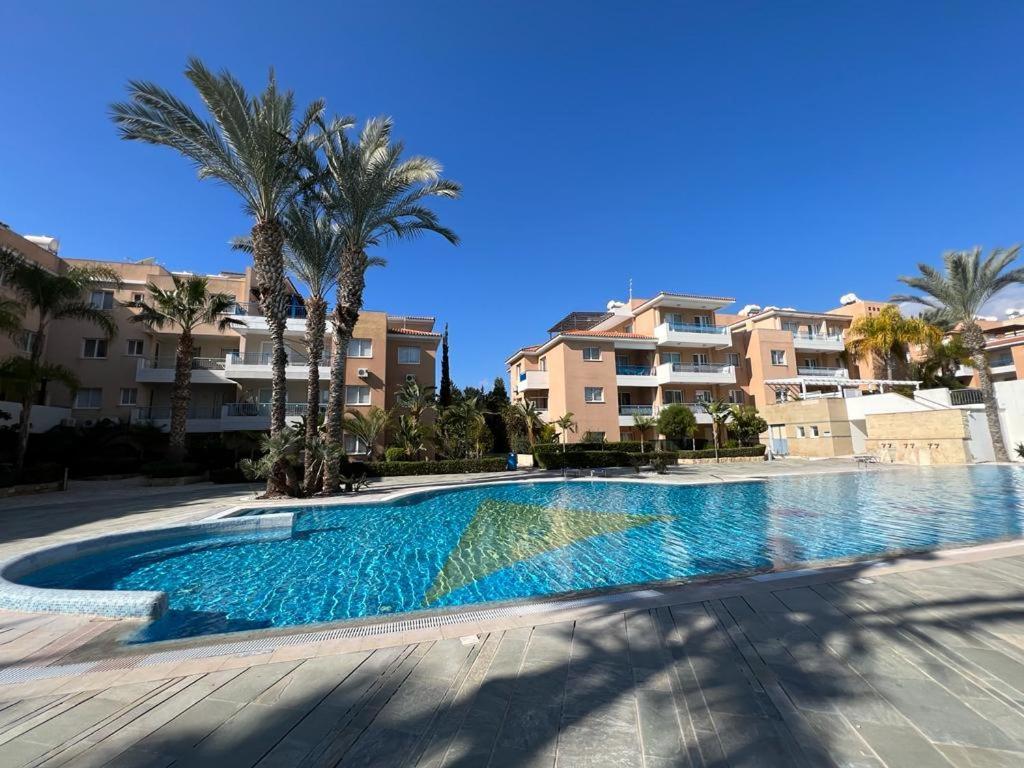 Casa Del Sol Townhouse In Iris Village 파포스 외부 사진