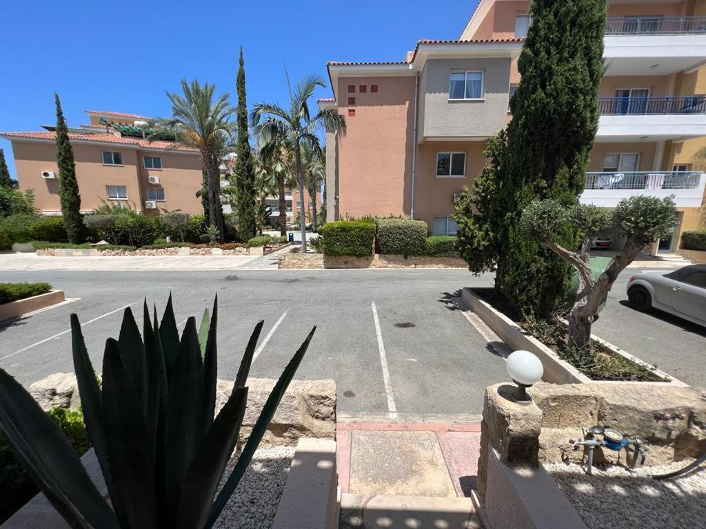 Casa Del Sol Townhouse In Iris Village 파포스 외부 사진