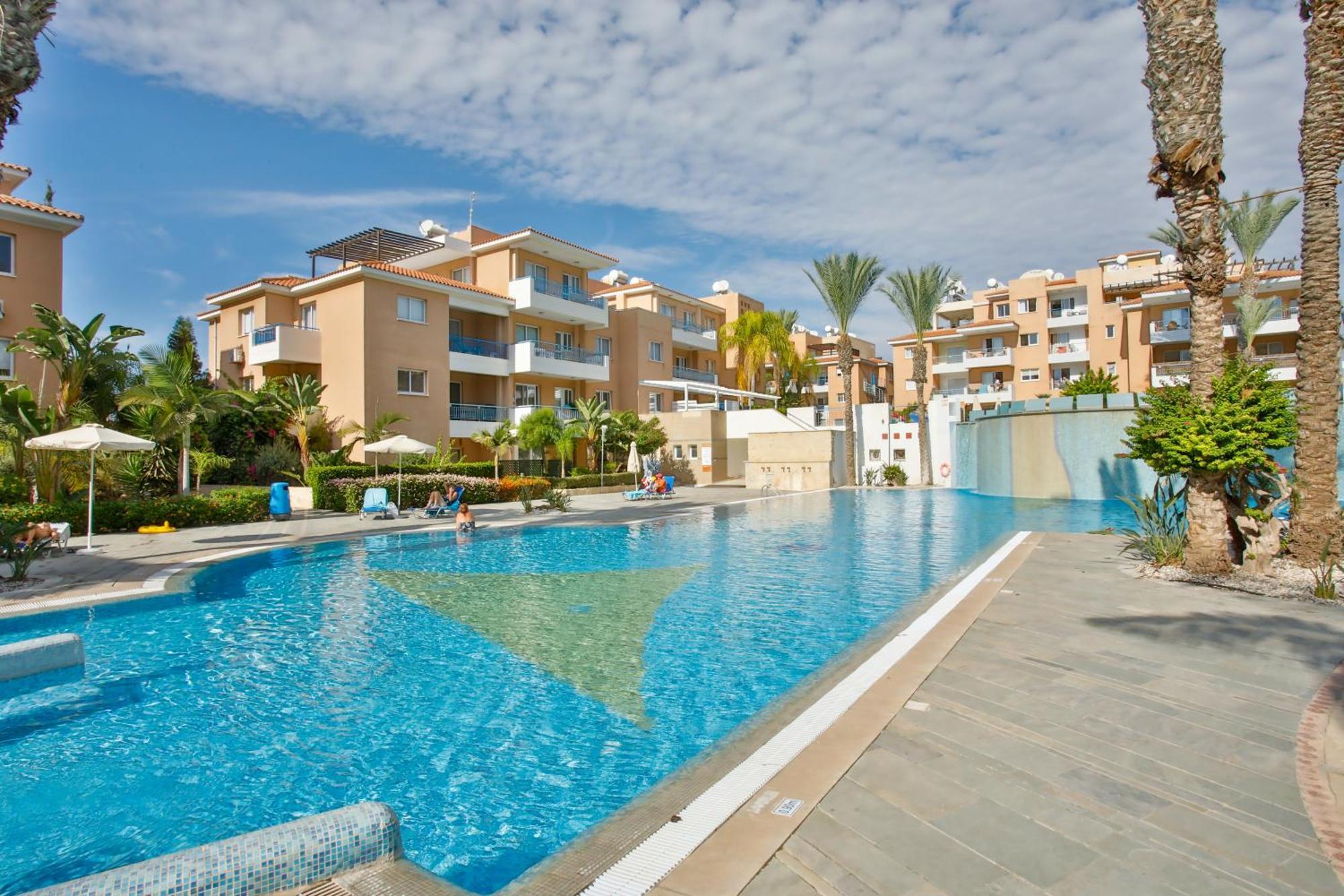 Casa Del Sol Townhouse In Iris Village 파포스 외부 사진