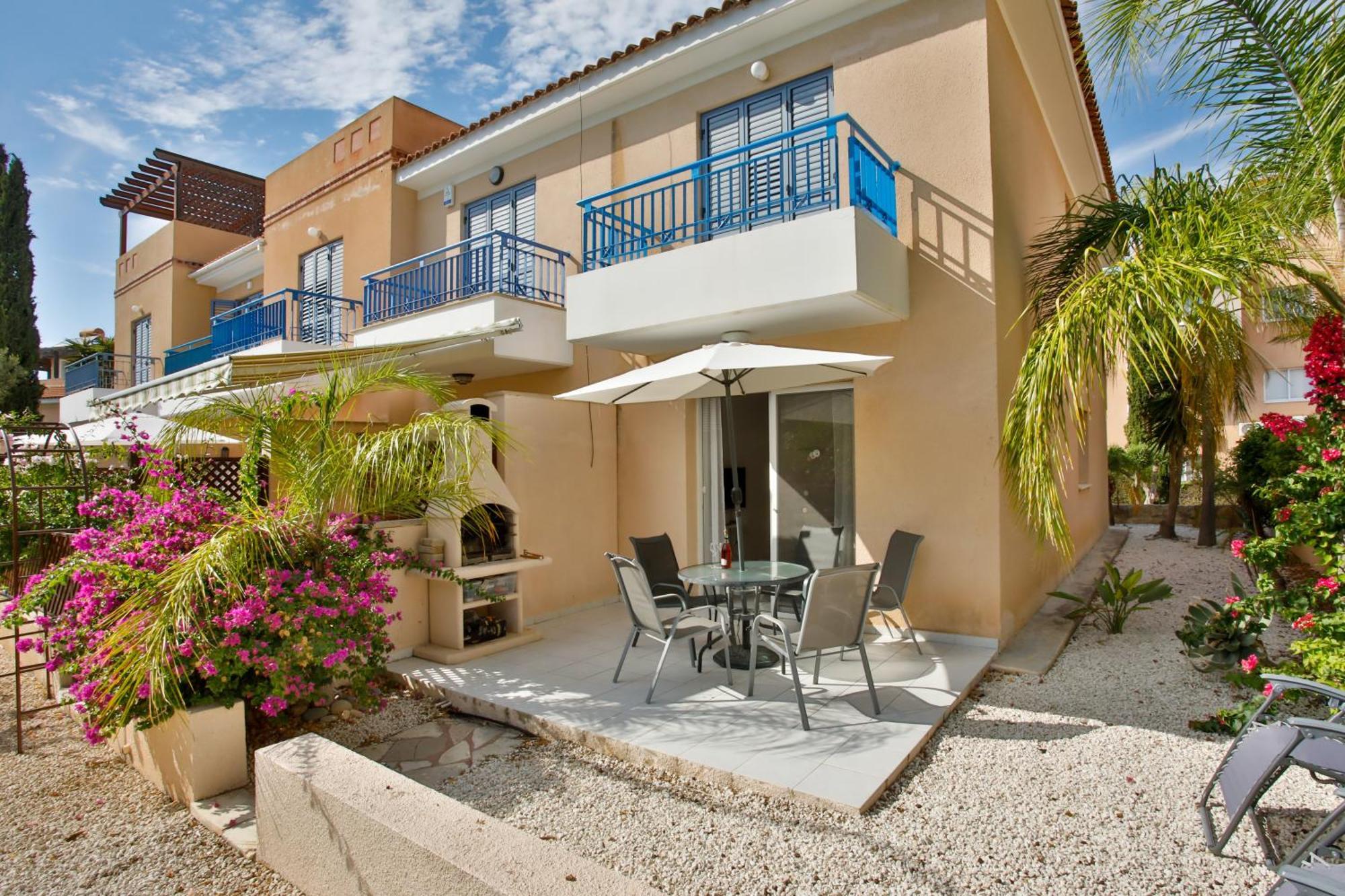 Casa Del Sol Townhouse In Iris Village 파포스 외부 사진