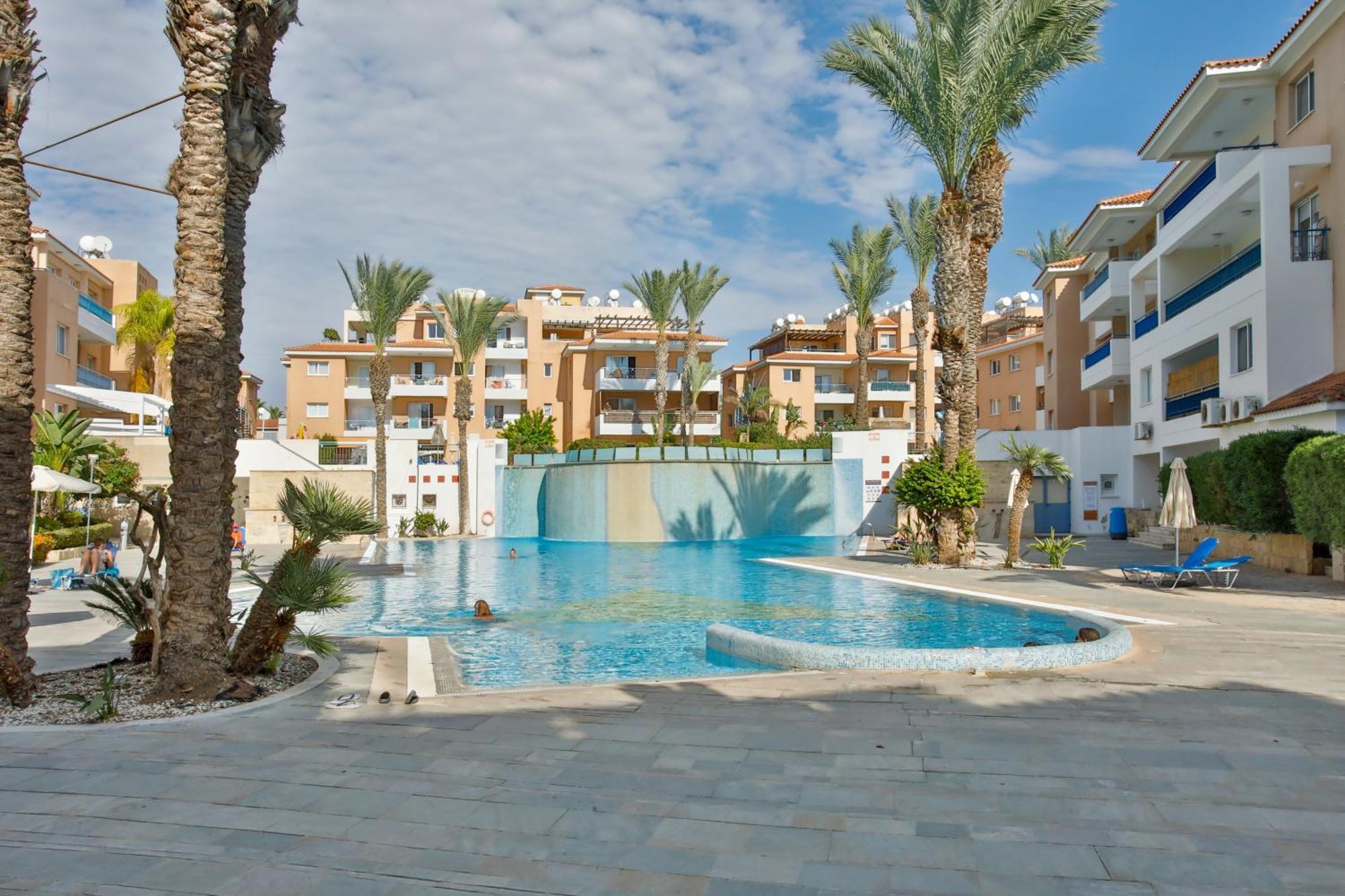 Casa Del Sol Townhouse In Iris Village 파포스 외부 사진