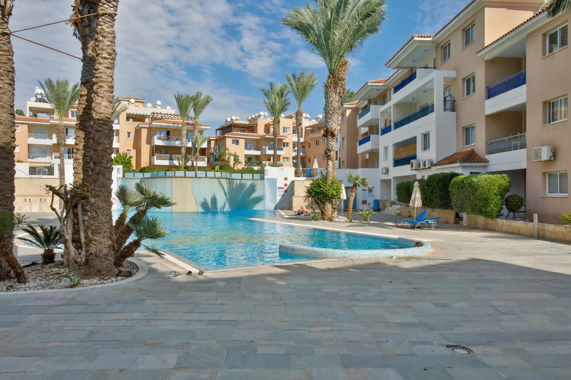 Casa Del Sol Townhouse In Iris Village 파포스 외부 사진