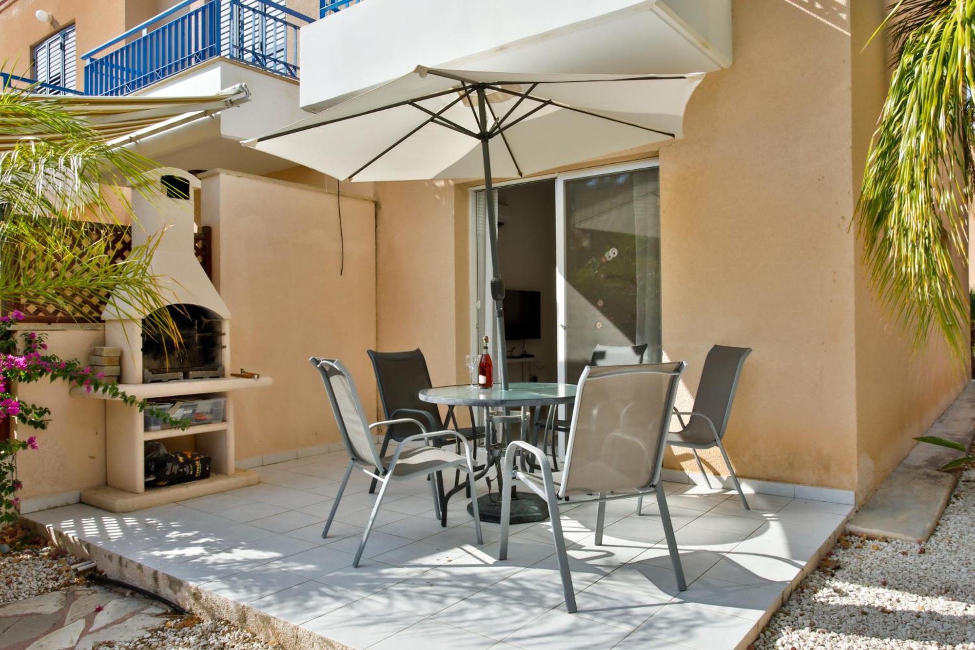 Casa Del Sol Townhouse In Iris Village 파포스 외부 사진