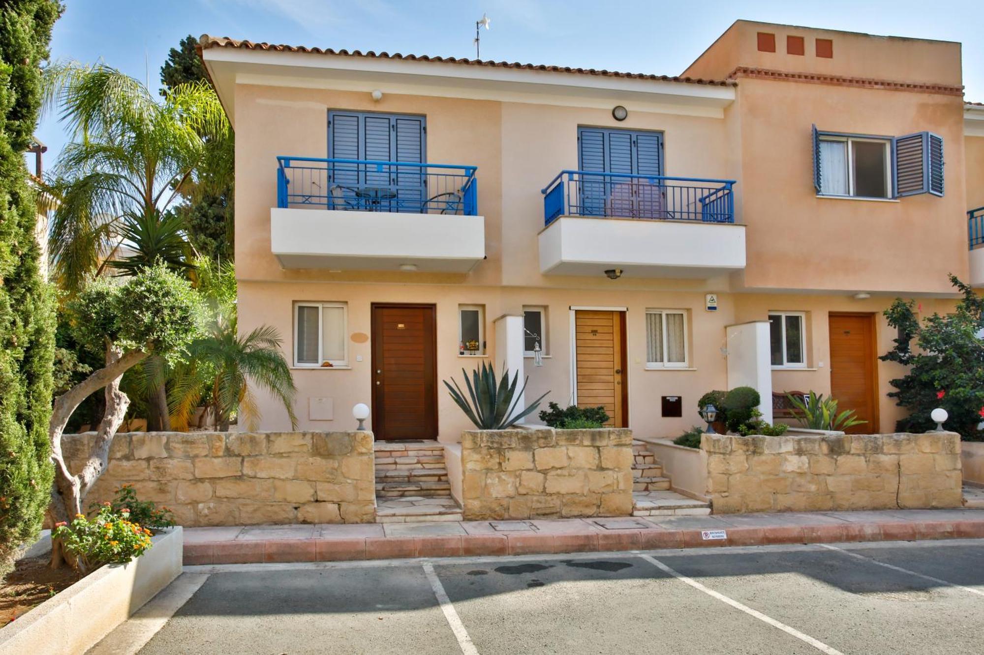 Casa Del Sol Townhouse In Iris Village 파포스 외부 사진