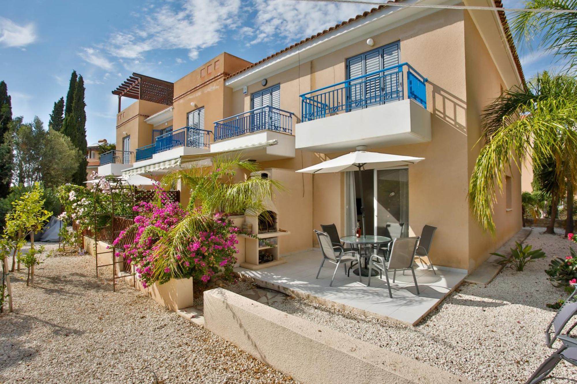 Casa Del Sol Townhouse In Iris Village 파포스 외부 사진