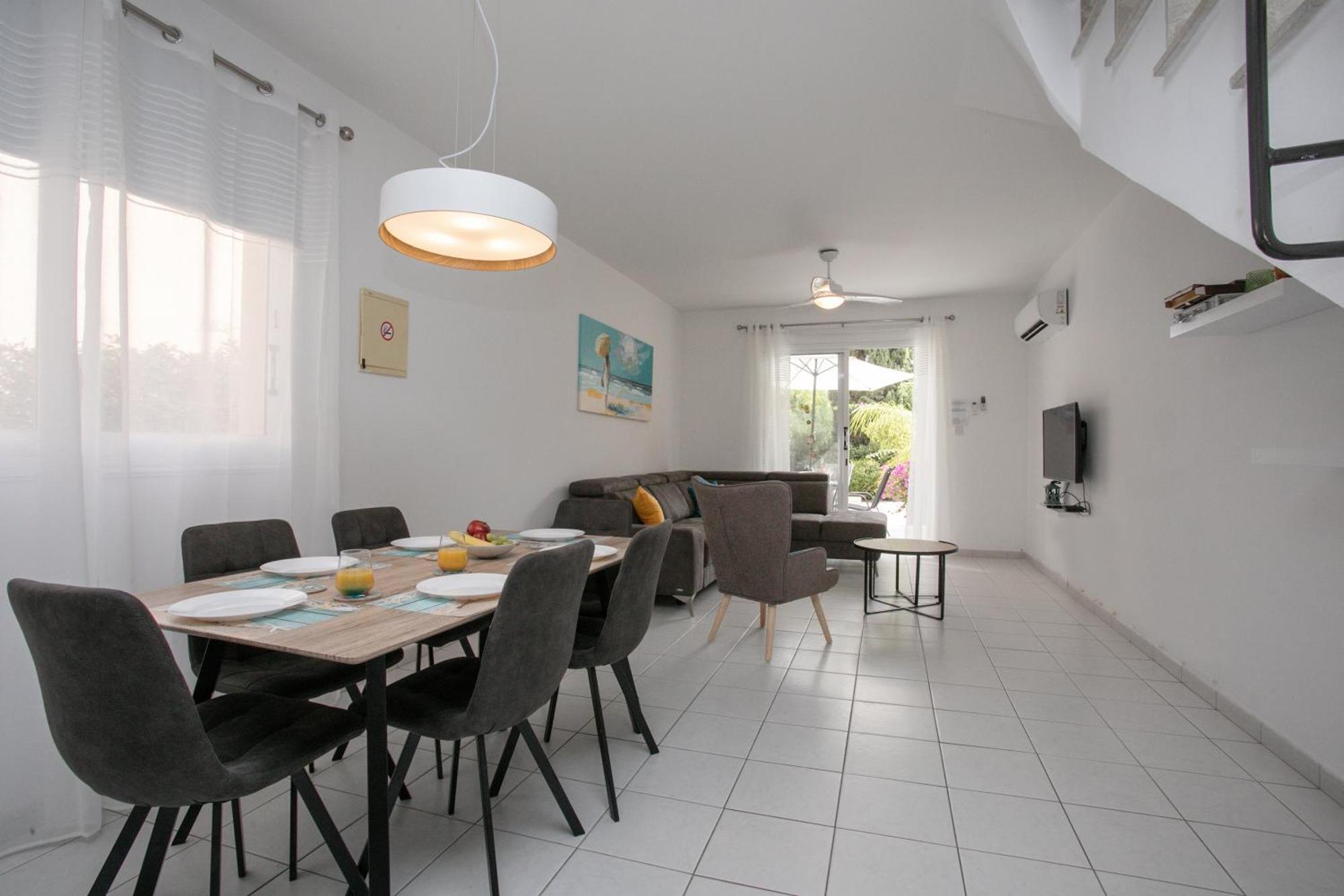 Casa Del Sol Townhouse In Iris Village 파포스 외부 사진