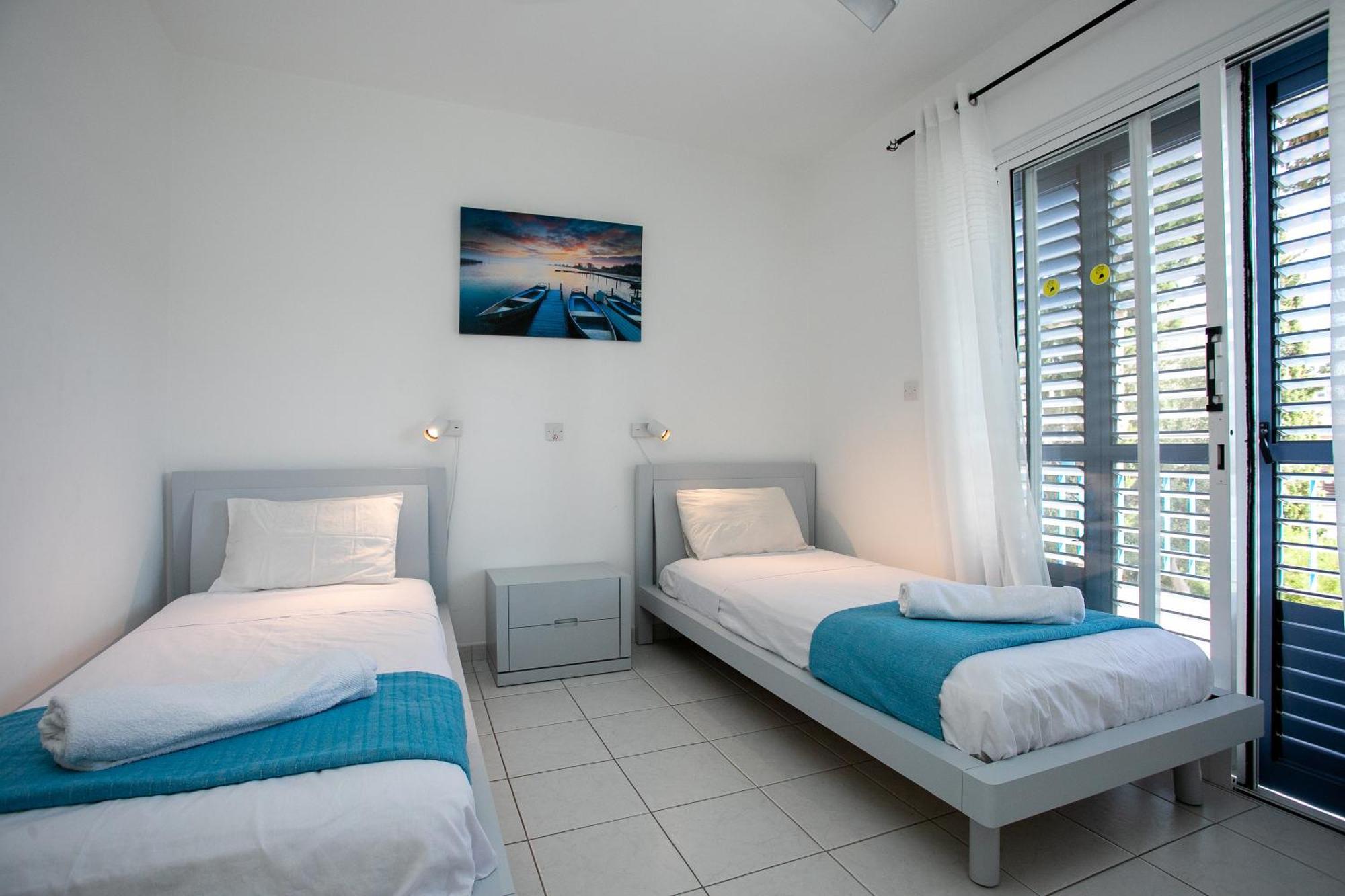 Casa Del Sol Townhouse In Iris Village 파포스 외부 사진