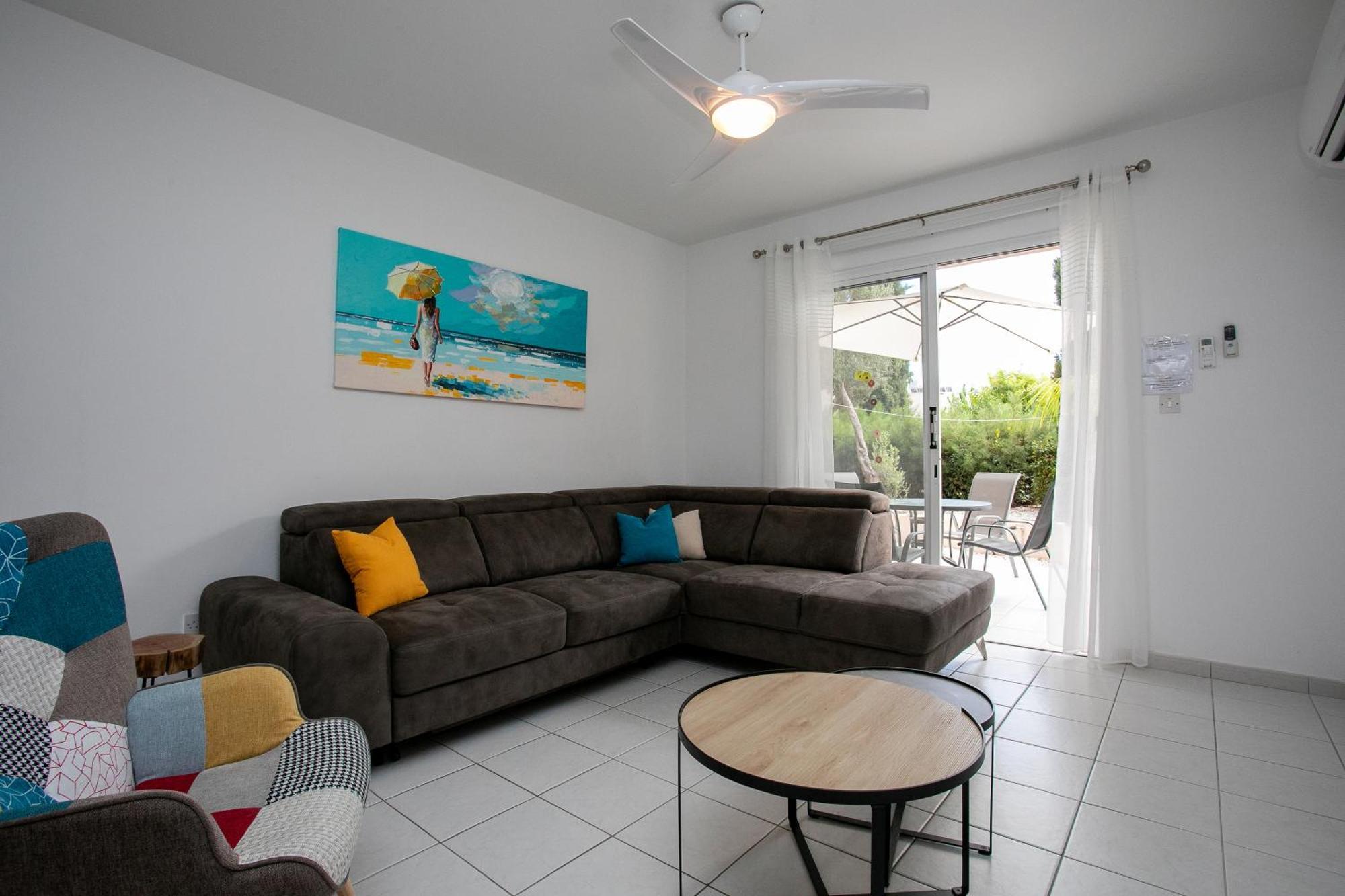 Casa Del Sol Townhouse In Iris Village 파포스 외부 사진