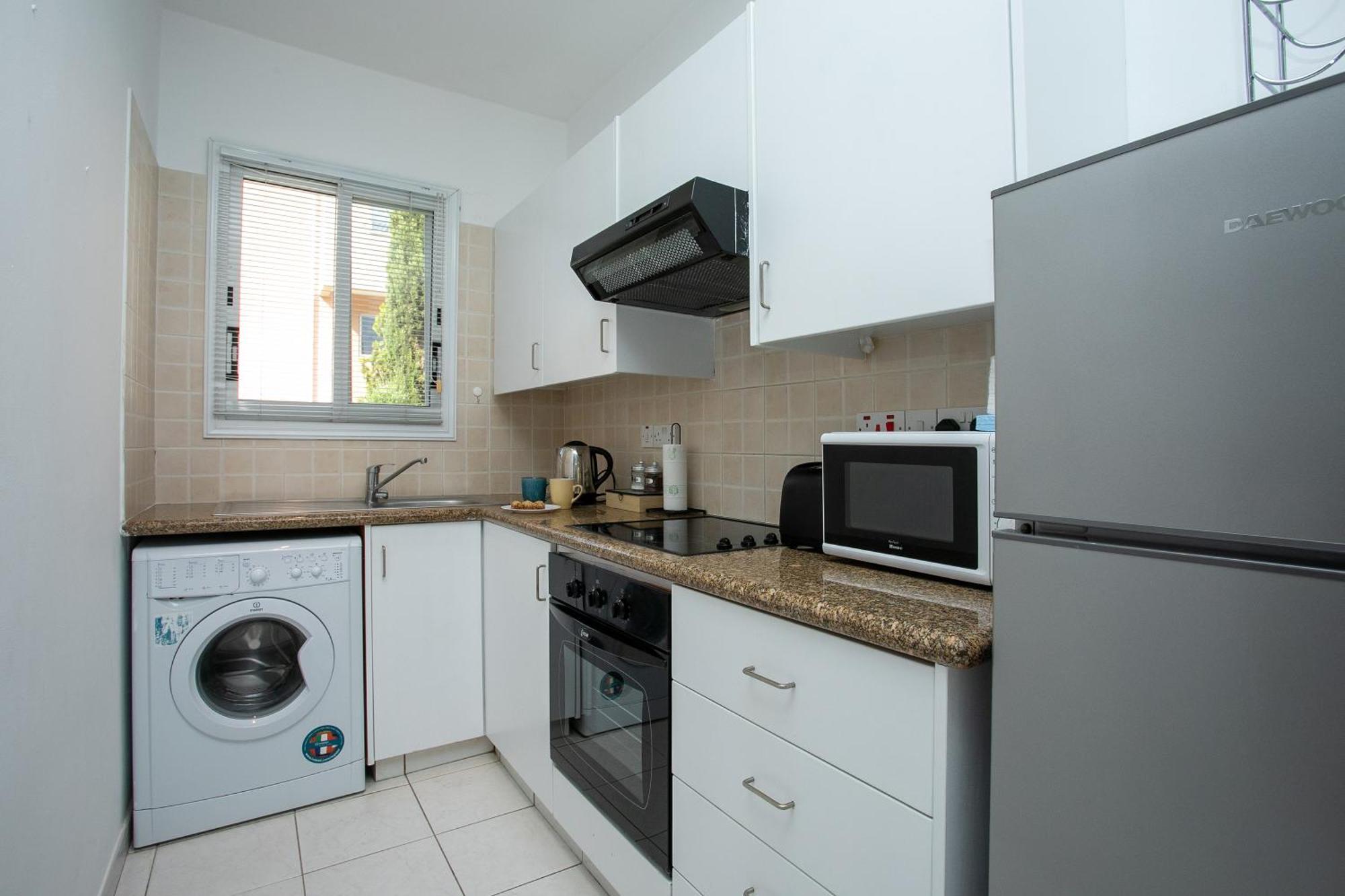Casa Del Sol Townhouse In Iris Village 파포스 외부 사진