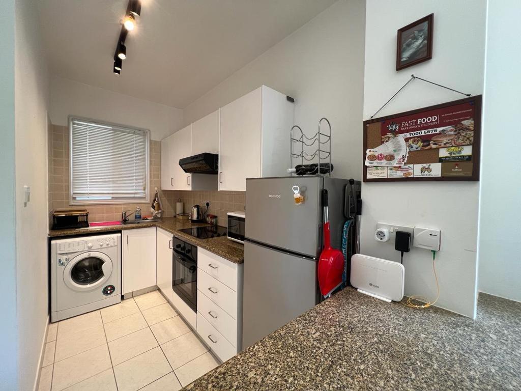 Casa Del Sol Townhouse In Iris Village 파포스 외부 사진