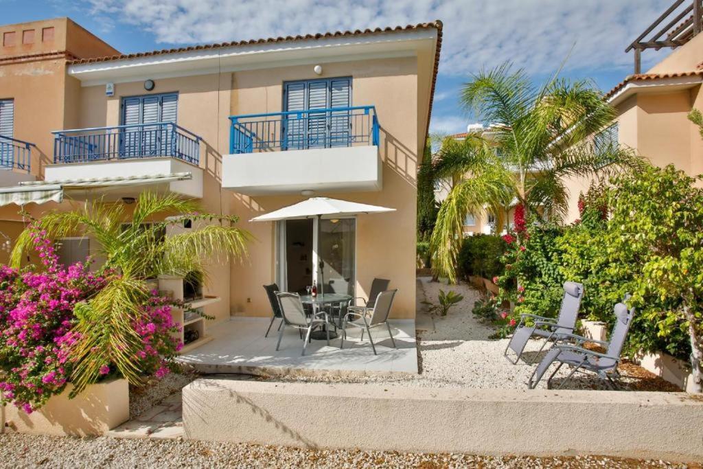 Casa Del Sol Townhouse In Iris Village 파포스 외부 사진