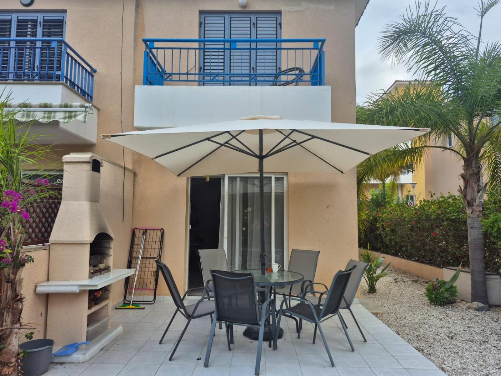 Casa Del Sol Townhouse In Iris Village 파포스 외부 사진