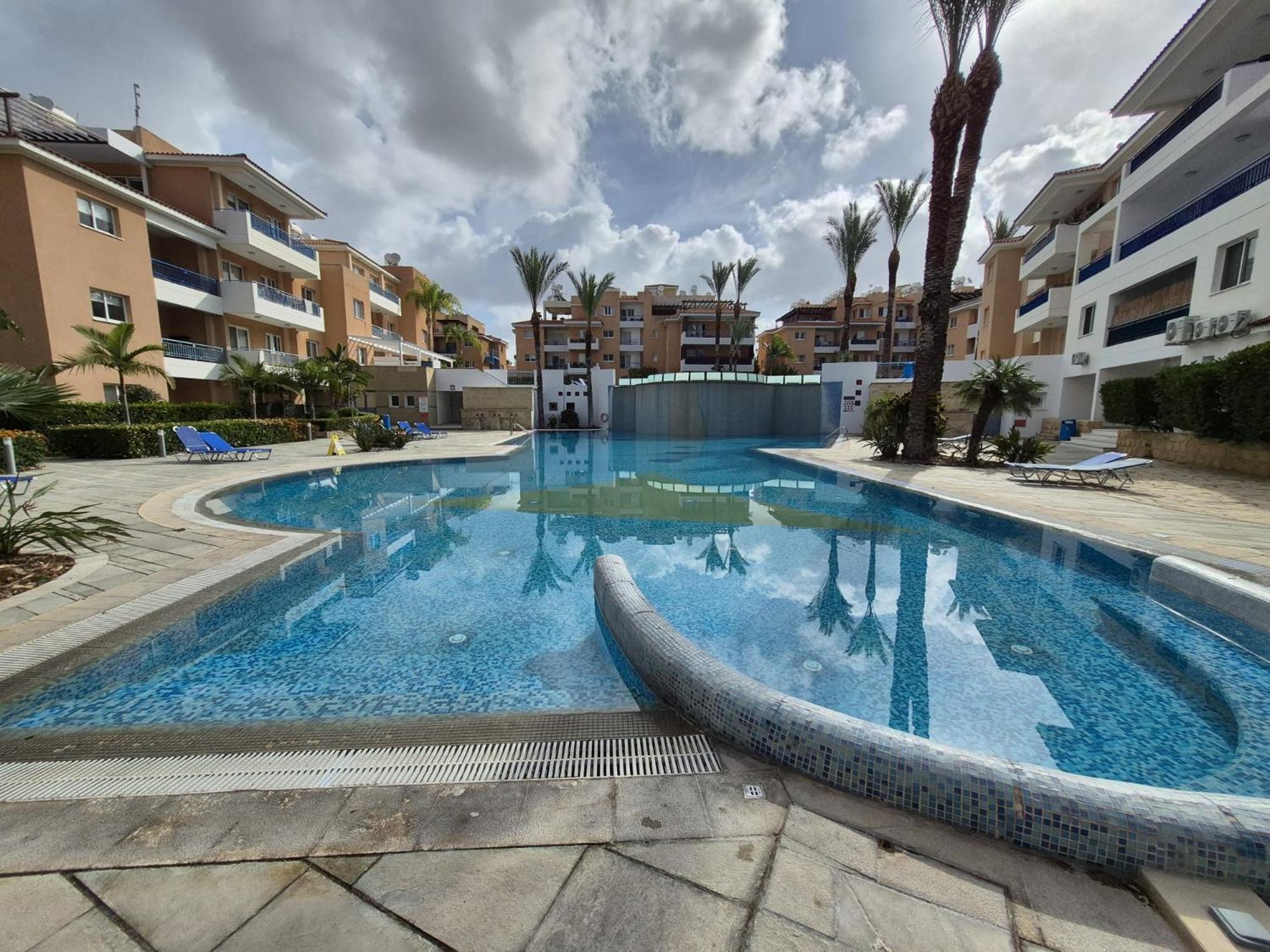 Casa Del Sol Townhouse In Iris Village 파포스 외부 사진