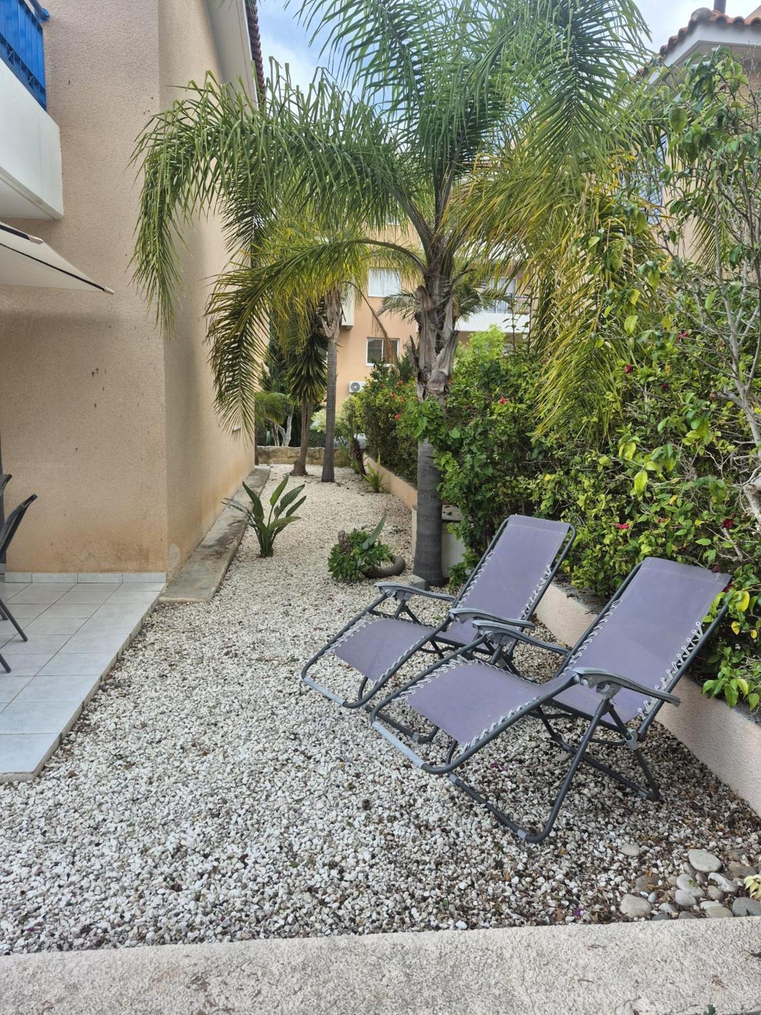 Casa Del Sol Townhouse In Iris Village 파포스 외부 사진